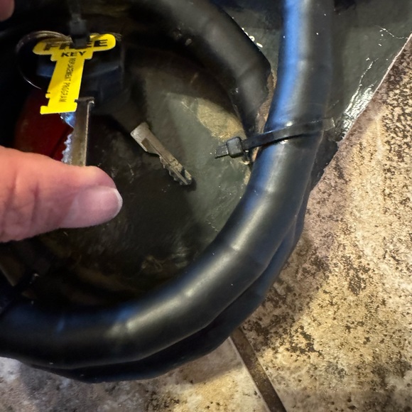 NEW IN PACKAGE Bell Sports Ballistic 500 4' X 18mm Heavy-Duty Key Cable Bicycle - Picture 2 of 6